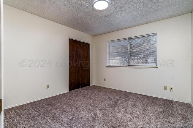 Building Photo - 5712 SW 48th Ave