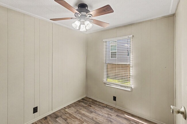Building Photo - 14351 W Ravine Run