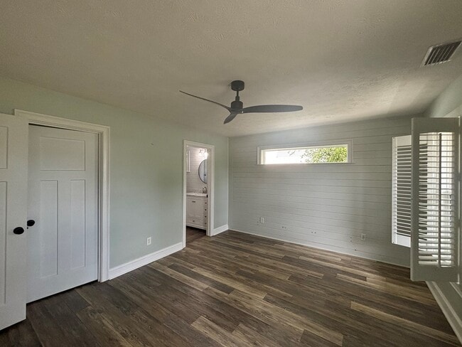 Building Photo - 802 Marvin Ave