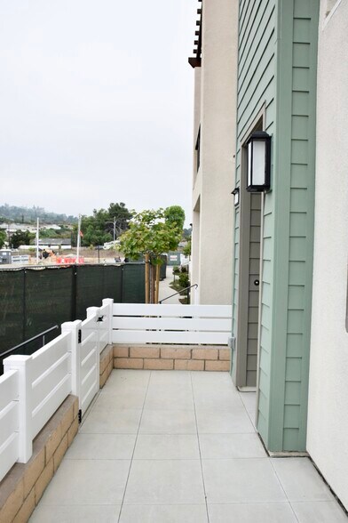 Building Photo - 1630 Saratoga Ln