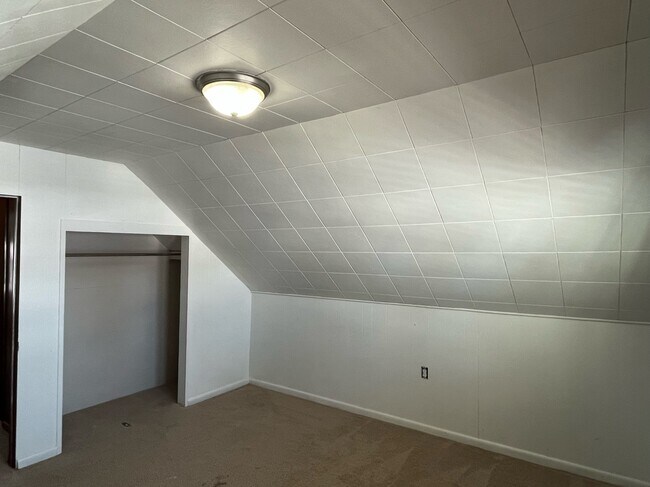 Bedroom 3 - 8634 W Burleigh St