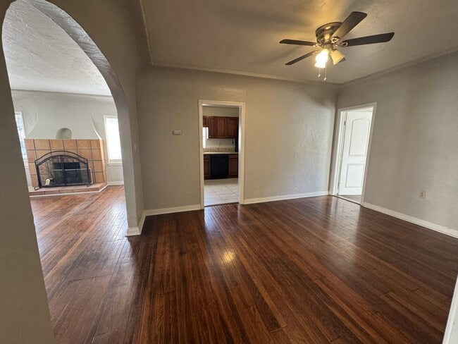 Building Photo - Gorgeous 3 Bedroom Home in La Mesa! *$500....