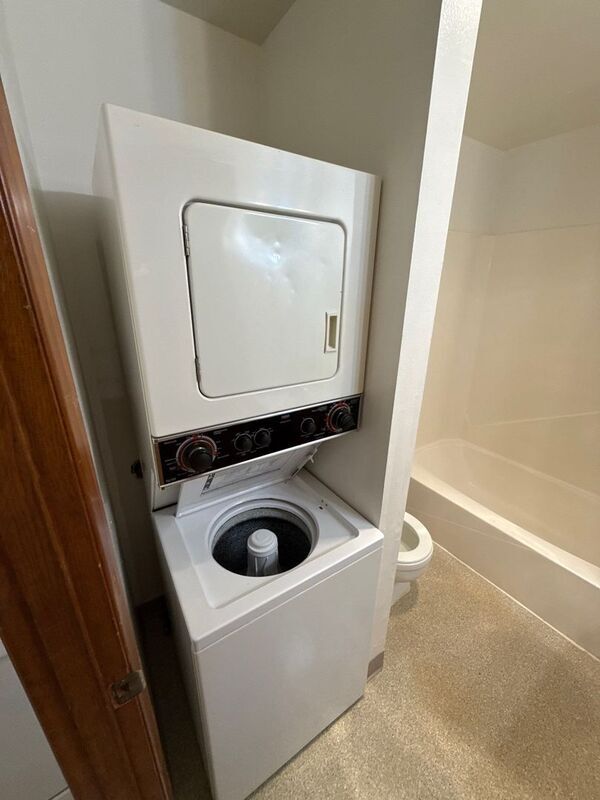 Building Photo - 158 Manbrin Dr NE