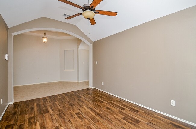 Building Photo - 26006 Palmdale Estate Dr