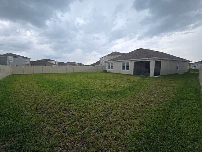 Building Photo - New 4/2 Home In Great Community