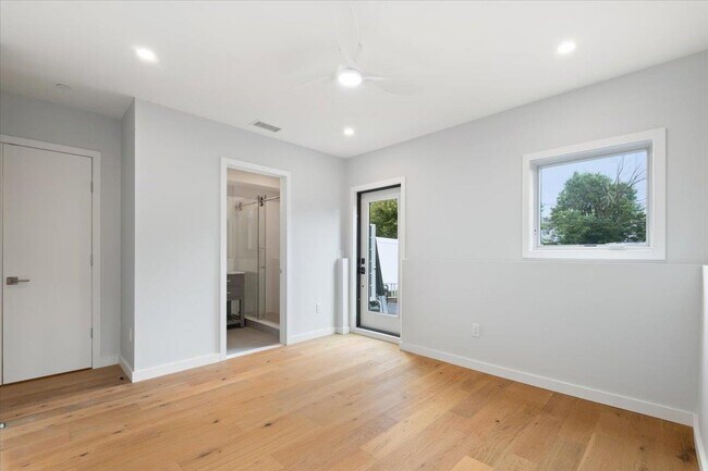 Building Photo - 46 Hudson St