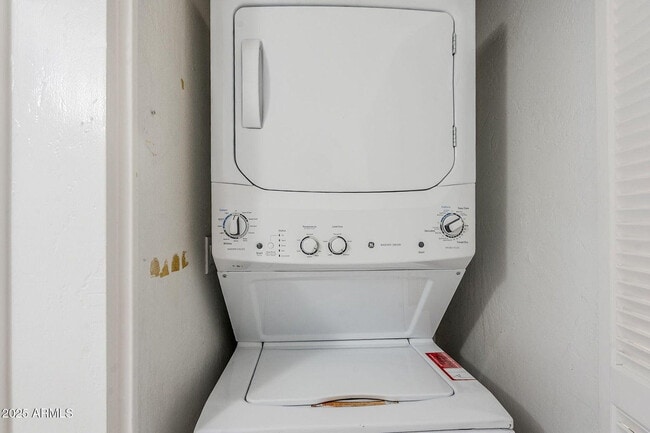 Building Photo - 16 W Loma Vista Dr