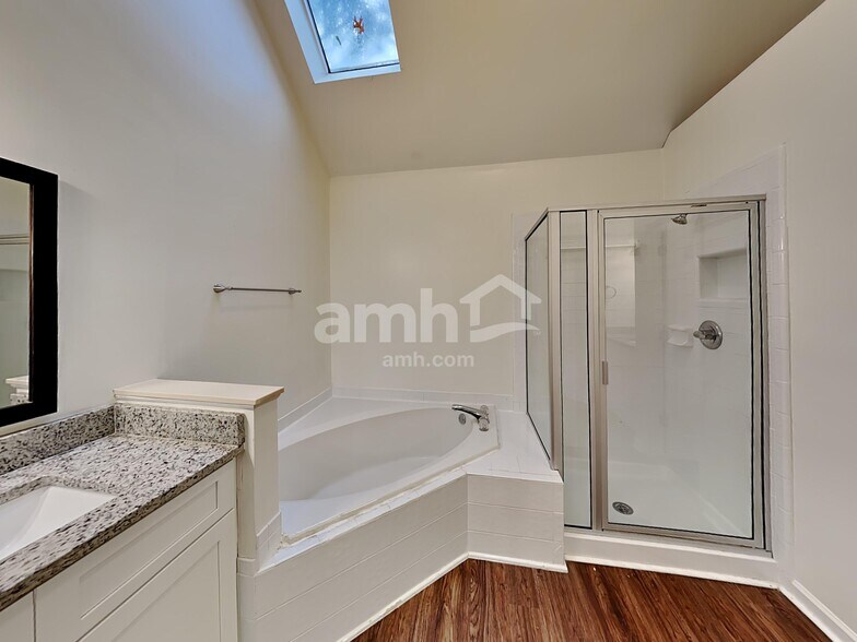 Building Photo - 3987 Fox Glen Dr