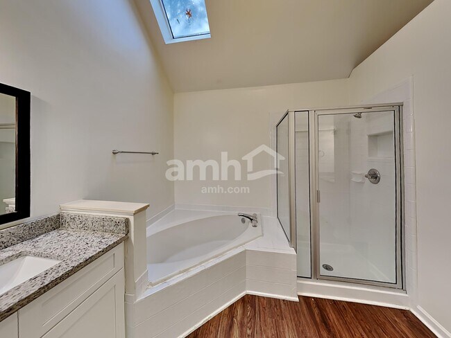 Building Photo - 3987 Fox Glen Dr