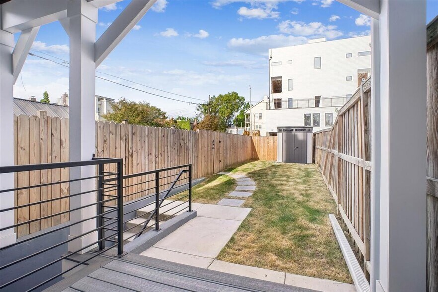 Building Photo - 329 16th St SE