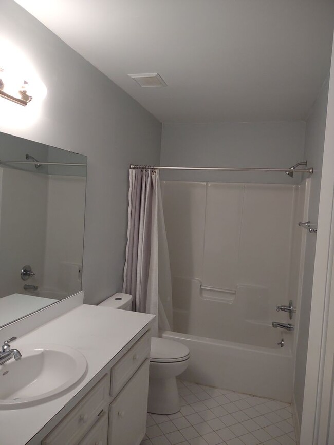 Building Photo - Fantastic Three Bedroom Home in Lexington!