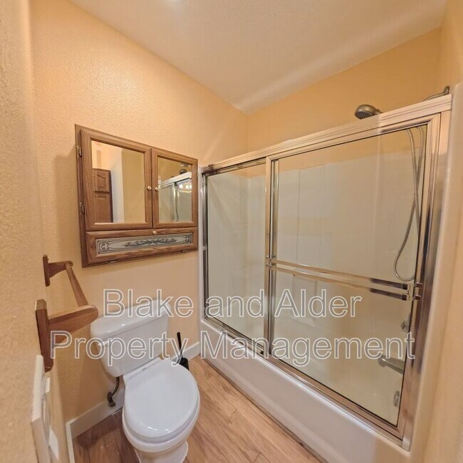 Building Photo - 720 Portland Ave