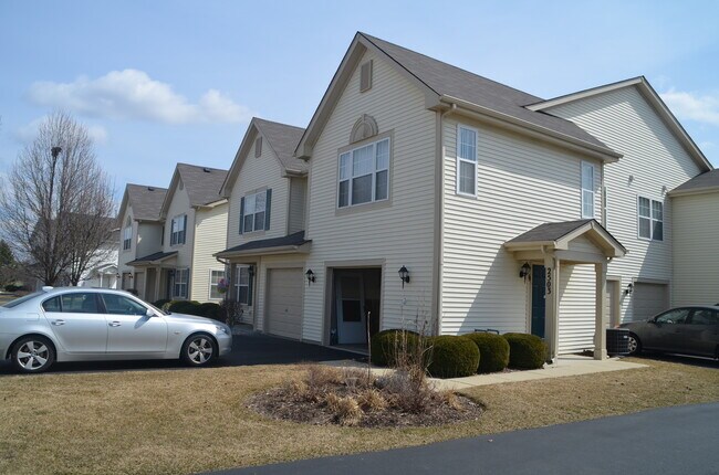 Building Photo - 2503 Dickens Dr