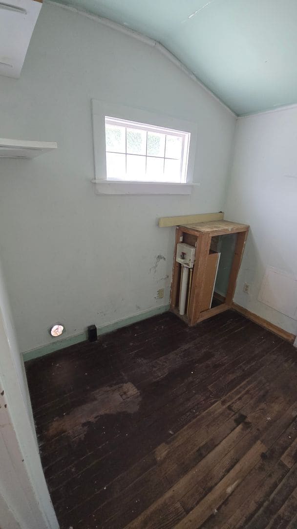 Building Photo - Short Term Lease at $1200/month- Pre-Leasing for Fall at $1900/month [Olympia]