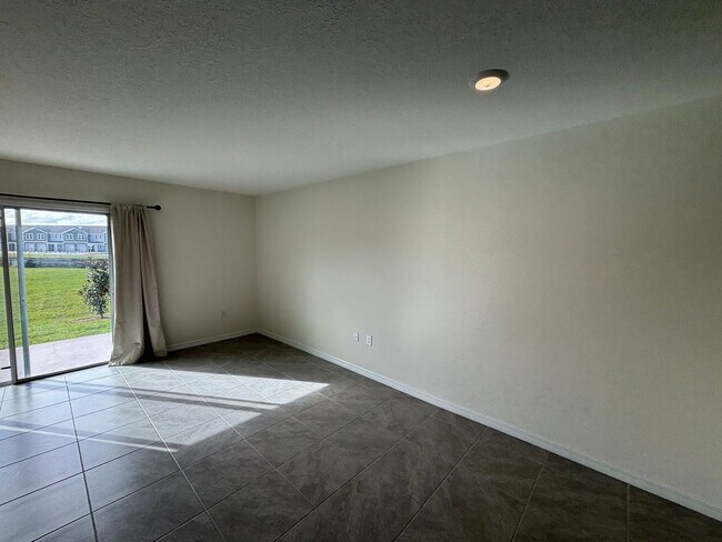 Building Photo - 8243 SW 67th Ave