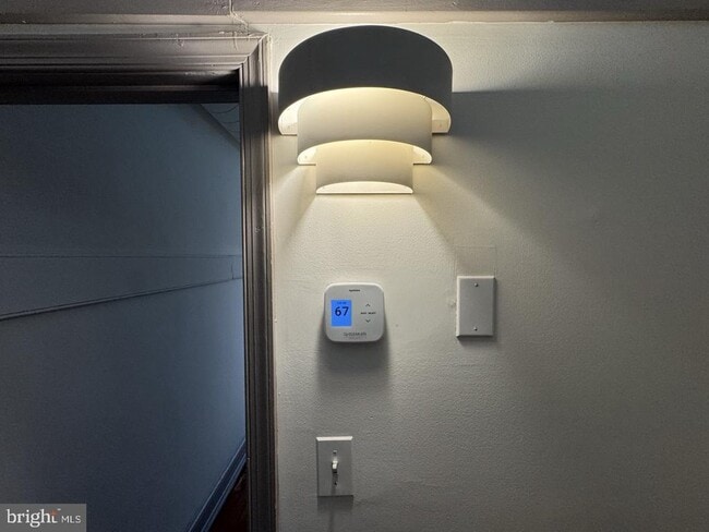 Building Photo - 328 S Broadway