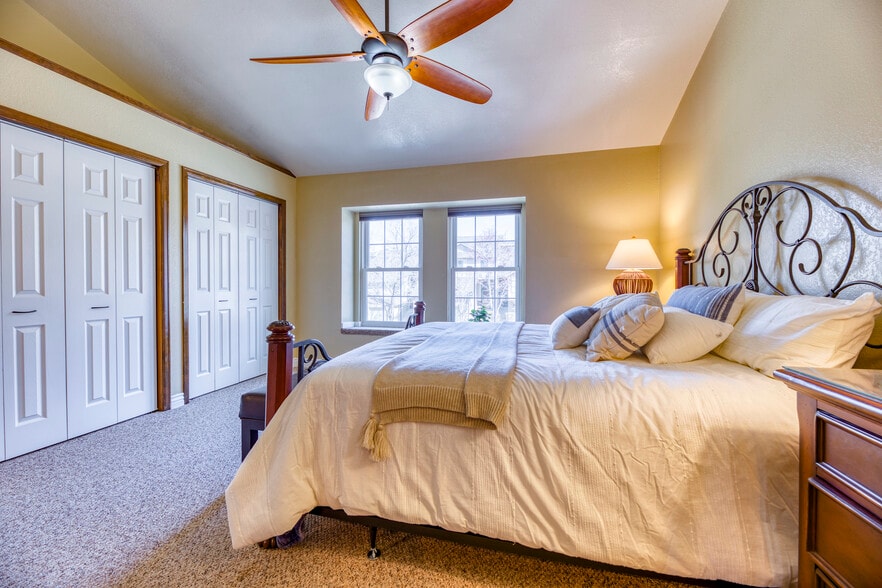 Master Bedroom - 1518 E Nichols Cir