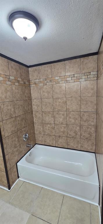 Building Photo - 6221 Woodhaven Dr