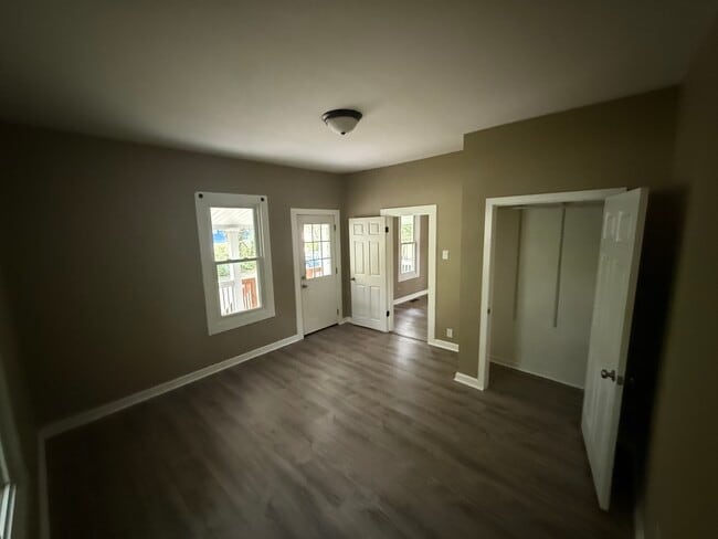 Building Photo - 1326 E Harper Ave