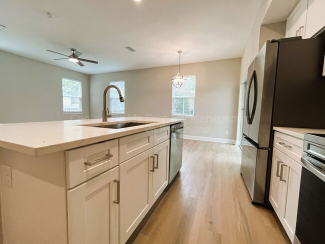 Building Photo - 2220 S Bumby Ave