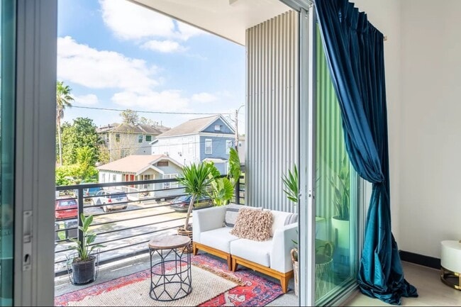 Building Photo - 1404 Goliad St