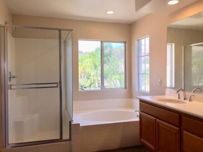 master bedroom bath - 504 Robins Pl