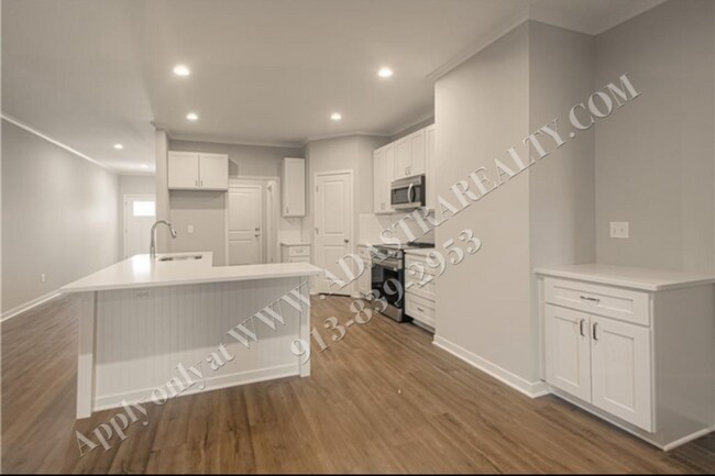 Building Photo - Brand New Townhome 3 Bed 2.5 Bath in Olath...