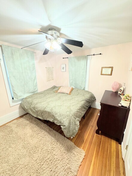 Building Photo - 36 Fowler St