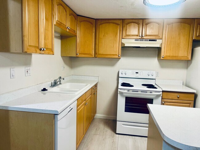 Building Photo - Simpson310