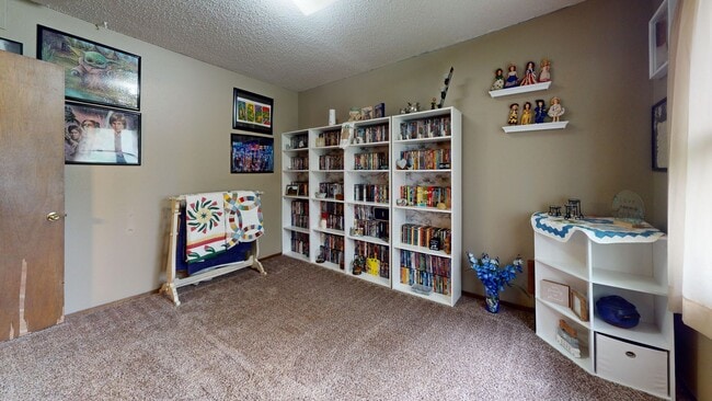 Building Photo - Attached Garage - Spacious 2 bedrooms