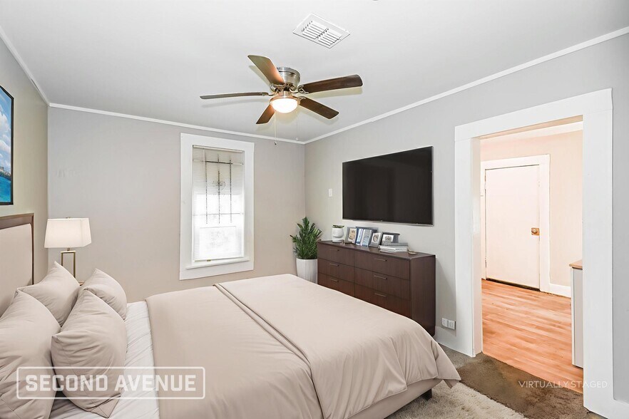 Building Photo - 1740 W 10th St