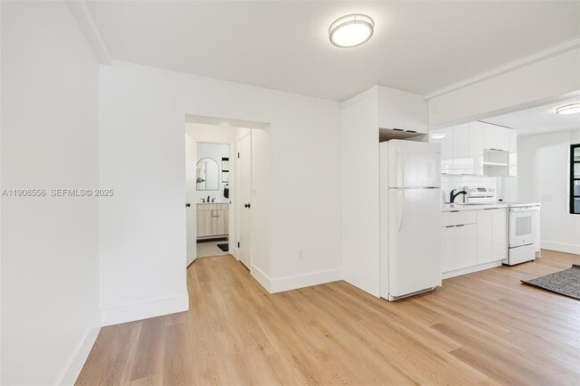 Building Photo - 1610 NW 33rd Ave