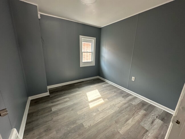 Building Photo - 1430 Gross Ave NE