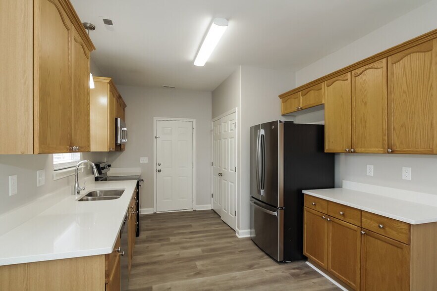 Building Photo - 5401 Southminster Ln