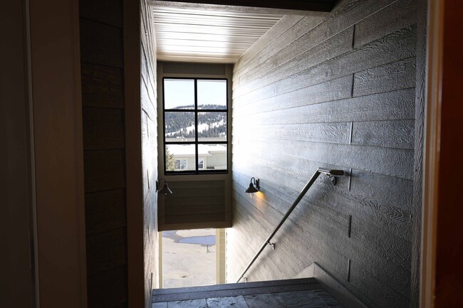 Building Photo - Big Sky 3 Bed 3 Bath Condo