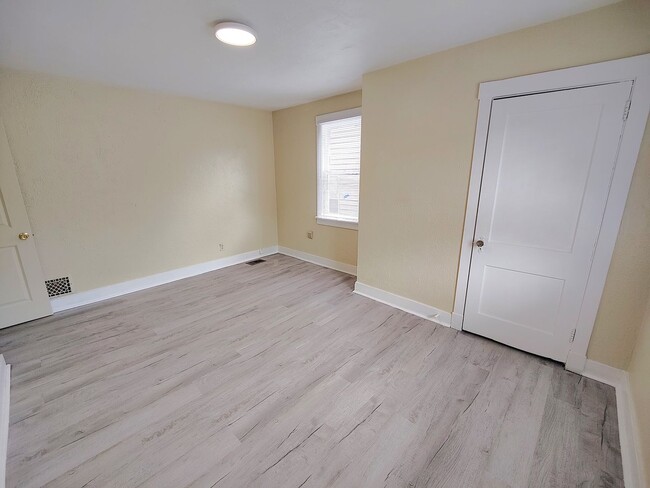 Building Photo - *Spacious & Updated 3BD/1BA Single-Family Home Available in Brookline*