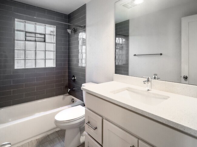 Building Photo - Spacious 5-Bedroom Gem on Locust Street – 2,053 Sq. Ft. of Comfort in Denver's Heart!