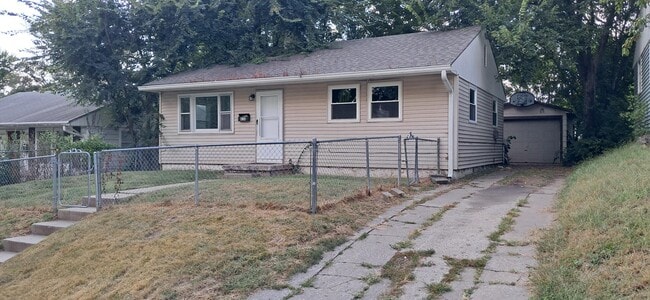 Primary Photo - 434 Eulich St