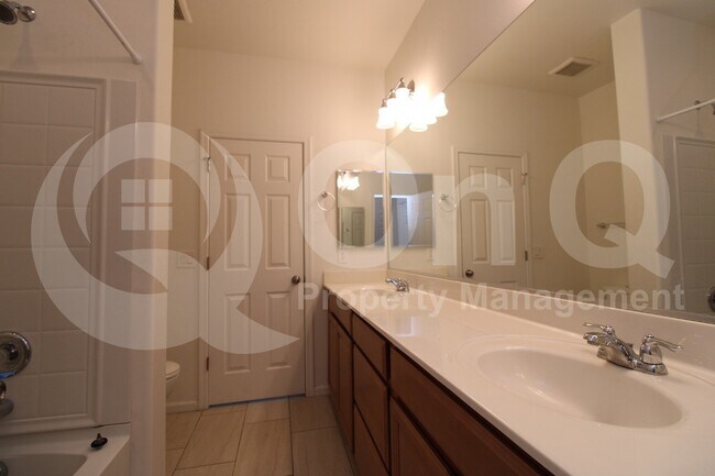 Building Photo - 3270 S Santa Rita Way
