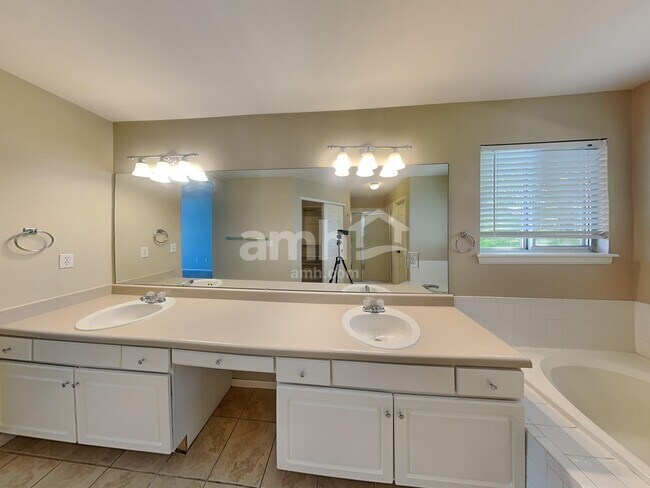 Building Photo - 16916 Molina Pl