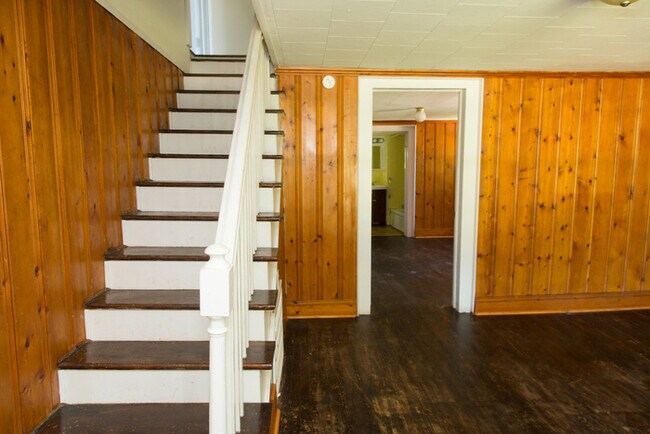 Building Photo - Country living in Graham