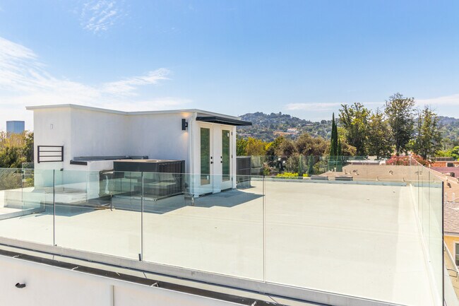 Building Photo - 4299 Tujunga Ave