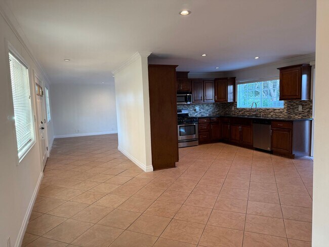 Building Photo - Open Thursday 12/11 3-4pm Private HOME 3bed/2 bath + POOL in Woodland Hills!