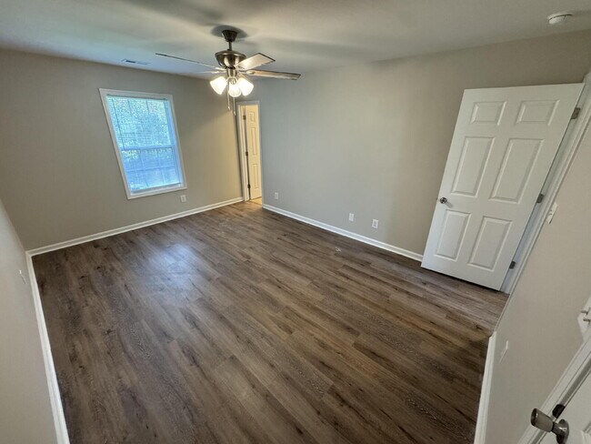 Building Photo - 404 Faulkner Dr