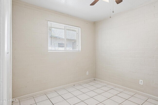 Building Photo - 2133 W Adams St