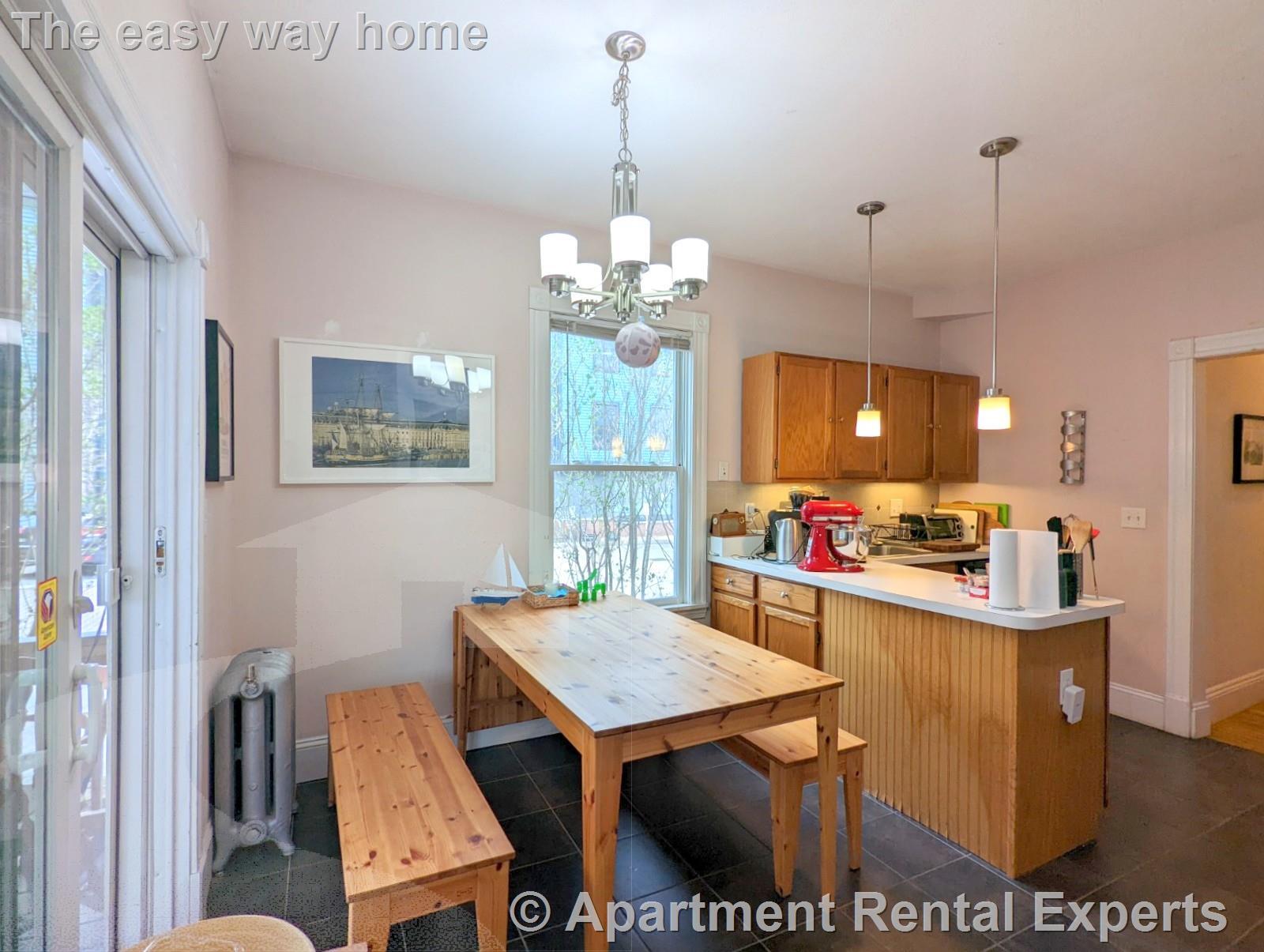 Building Photo - 392 Washington St