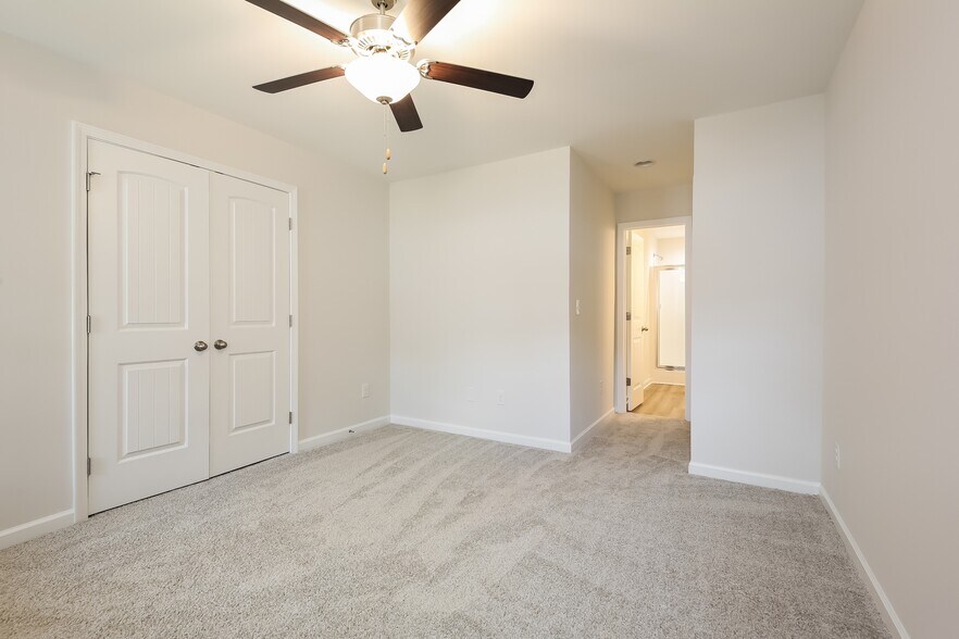 Building Photo - 310 Noble Ln