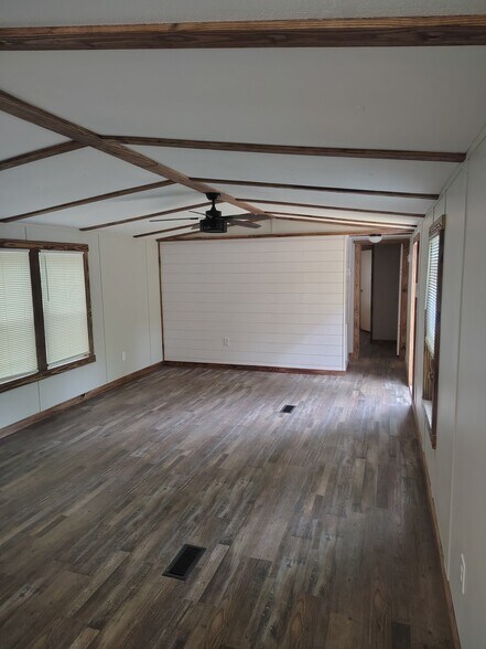 Building Photo - 125 Shady Oaks Lndg