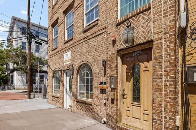 Building Photo - 354 3rd St