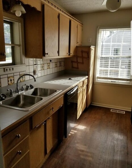 Building Photo - 3834 Massie Ave